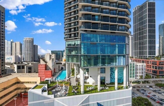 Building Photo - 398 NE 5th St