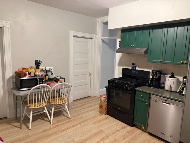 Building Photo - NICE ALLSTON 4.5 BED/2 BATH ON BRAINERD RD W/ HT&HW INCLUDED