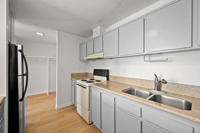 Building Photo - 3050 Rue D’Orleans