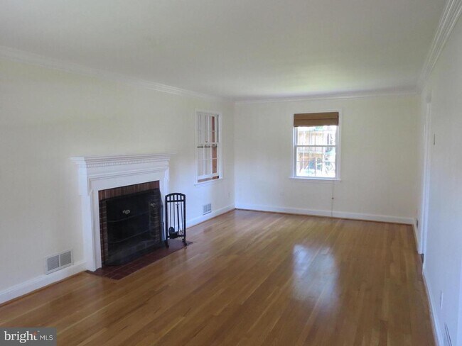 Building Photo - 9603 Evergreen St
