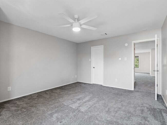 Building Photo - 5304 Los Altos Rd