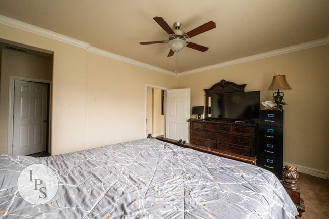 Building Photo - Sanger Home, 4BR/3BA, Near HighSchool + Parks -  Large Side Lot Included