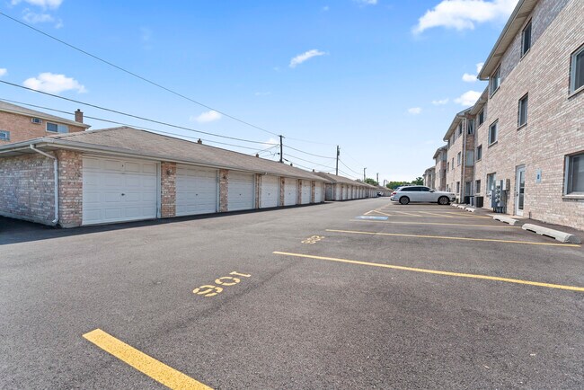 Building Photo - 9431 S 79th Ave