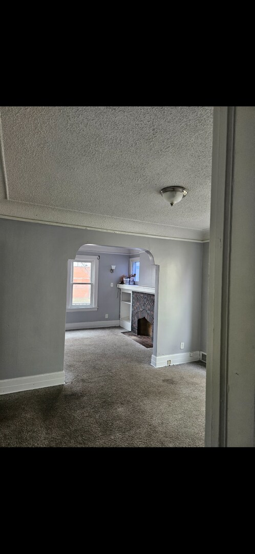 Building Photo - 3 bedroom 2 bath home Single Family Home