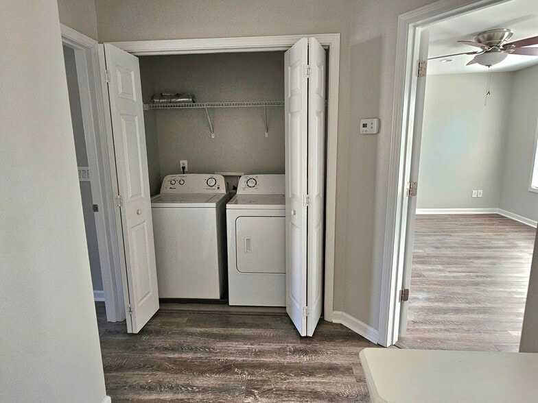 Building Photo - 5817 Fox Point Cir