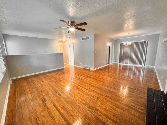 Building Photo - $1,695 - 3 Bed, 2 Bath House in Raytown, MO