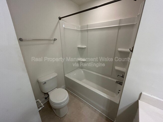 Building Photo - 156 Polaris Ave