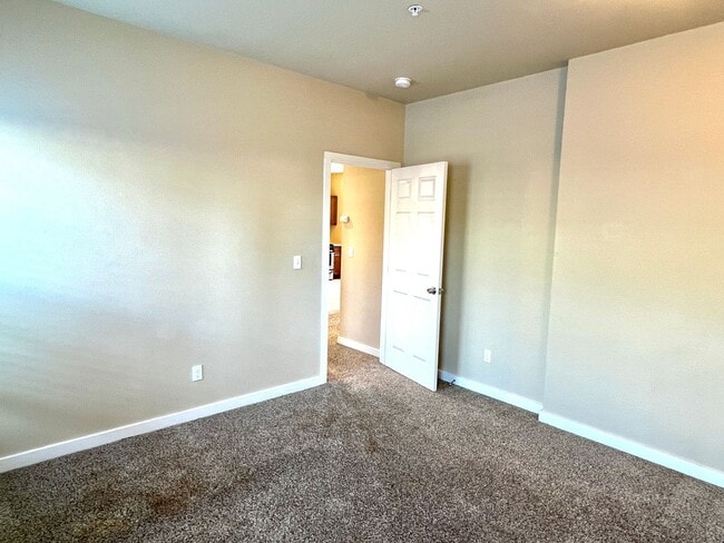 Building Photo - SILVP01