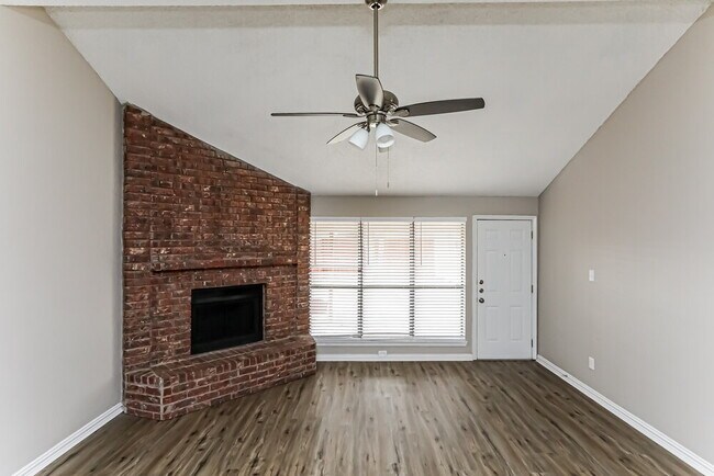 Building Photo - 2618 San Saba St