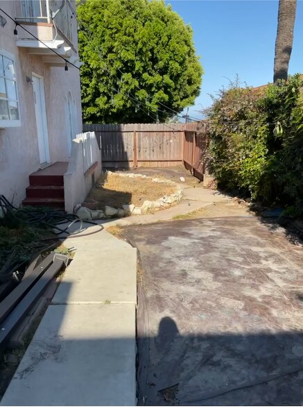 Building Photo - 1141 S Alma St