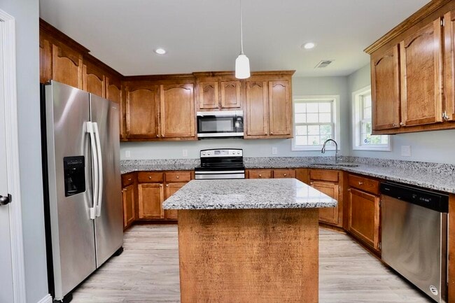 Building Photo - 3335 Valencia Dr