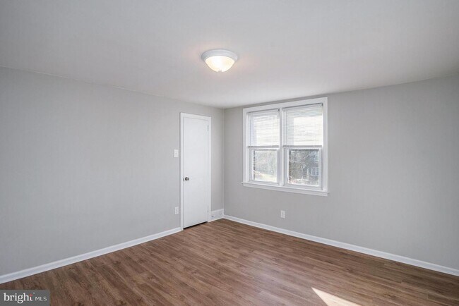 Building Photo - 861 Gainsboro Rd
