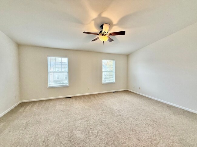 Building Photo - **OFFERING RENT PROMOTION FOR FIRST 6 MONTHS, REFUNDABLE APPLICATION FEES & $100 MOVE IN PROMOTIO...