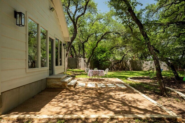 Building Photo - 5816 Secrest Dr