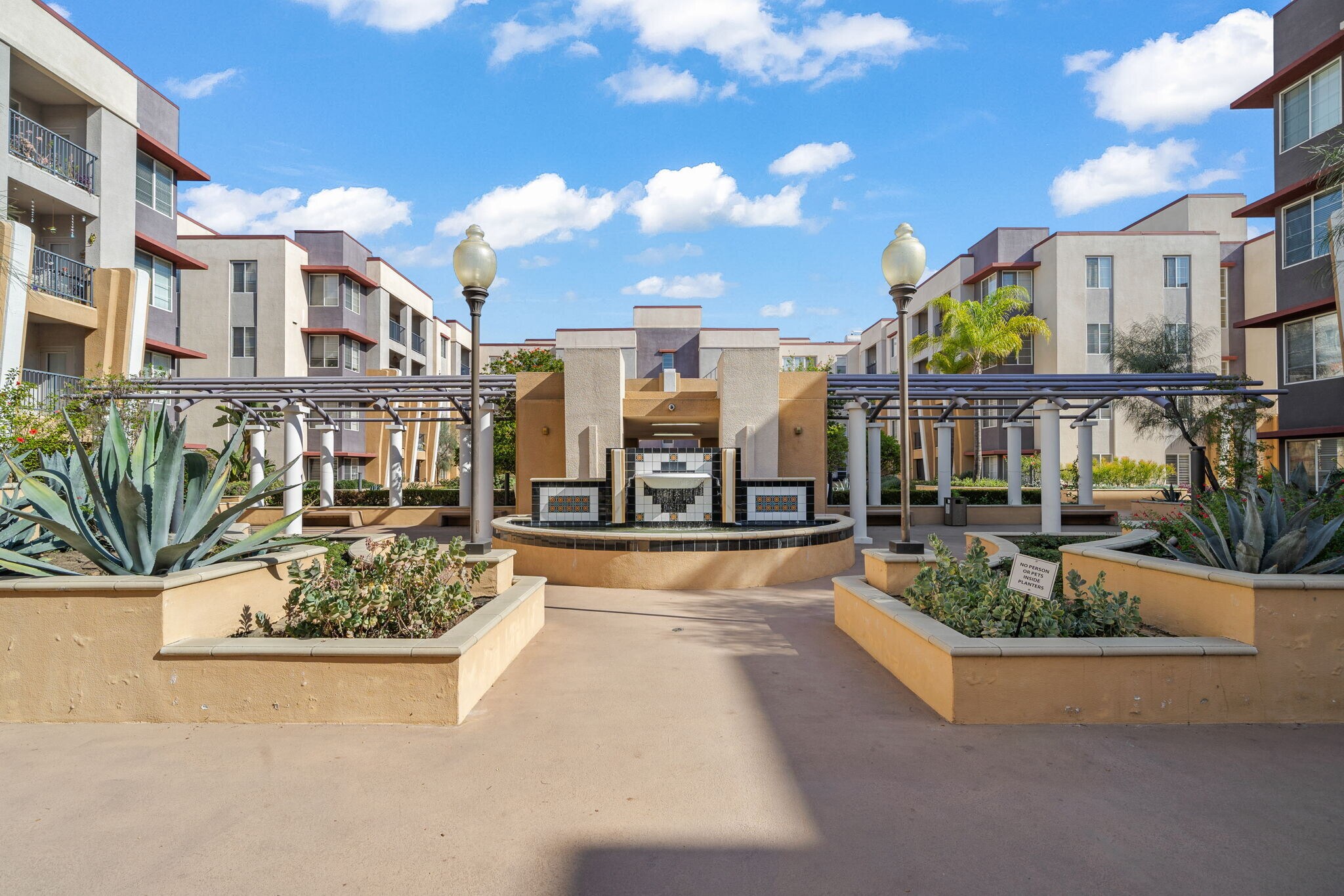 Building Photo - 360 W Ave 26 Ave