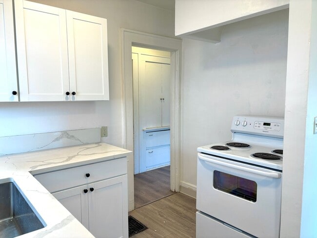 Building Photo - KLEEK03