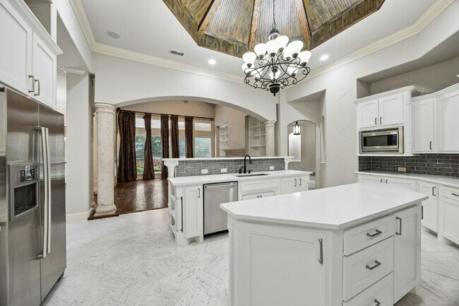 Building Photo - 2101 Miracle Point Dr