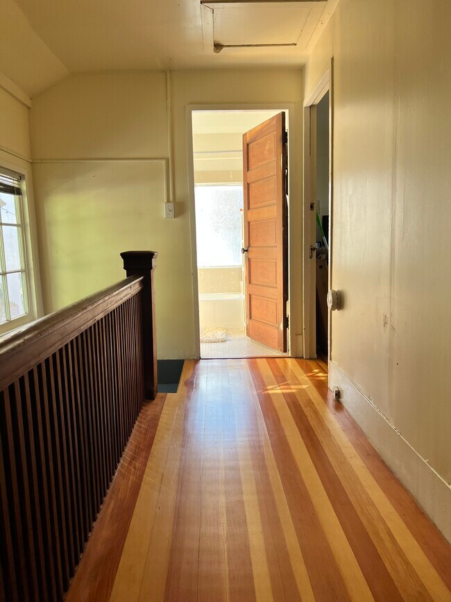 Building Photo - 1733 La Loma Ave