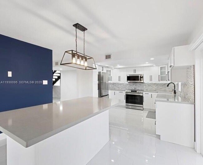 Building Photo - 9901 SW 136th Ct