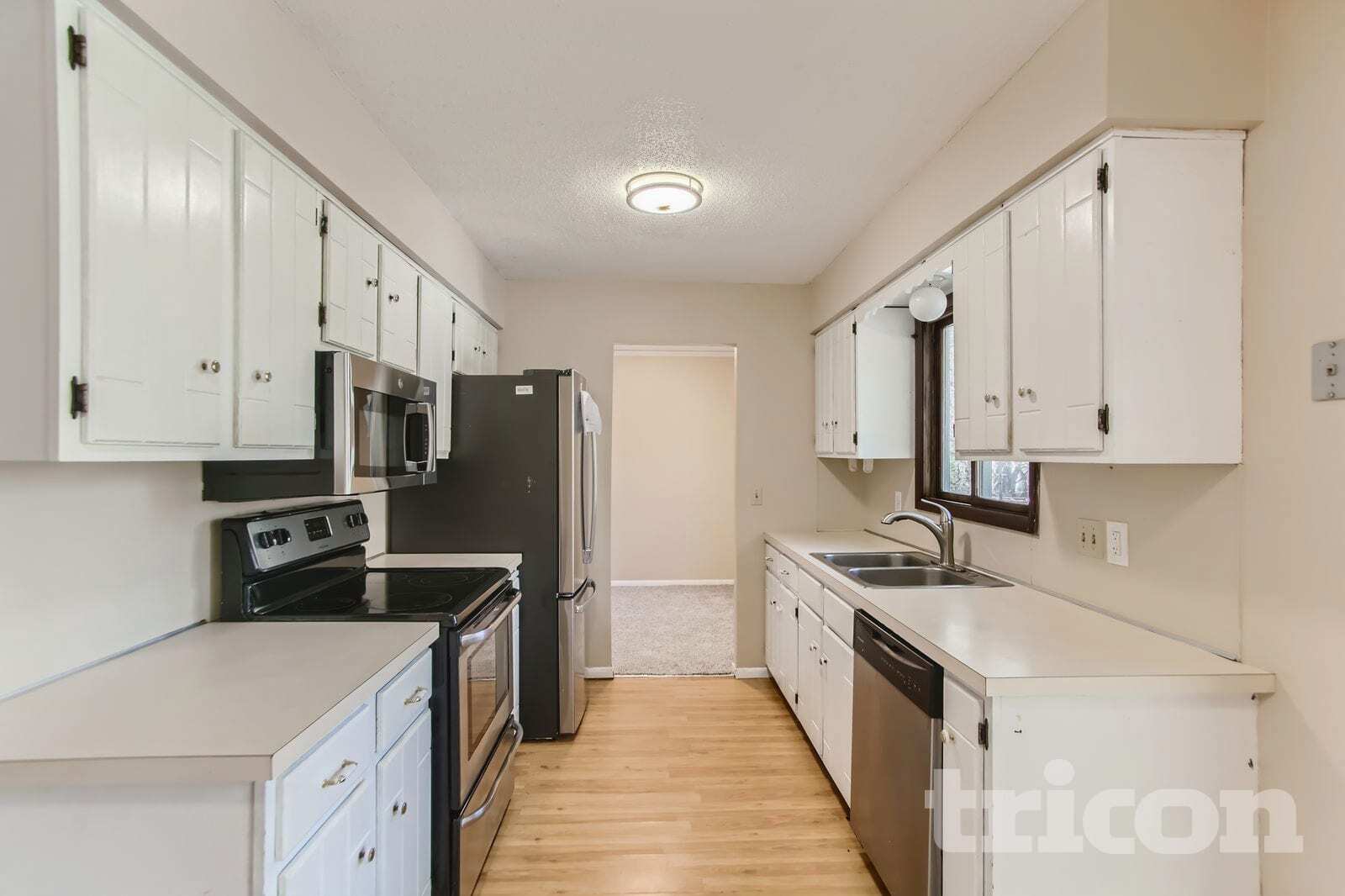 Building Photo - 13101 Thomas Ave