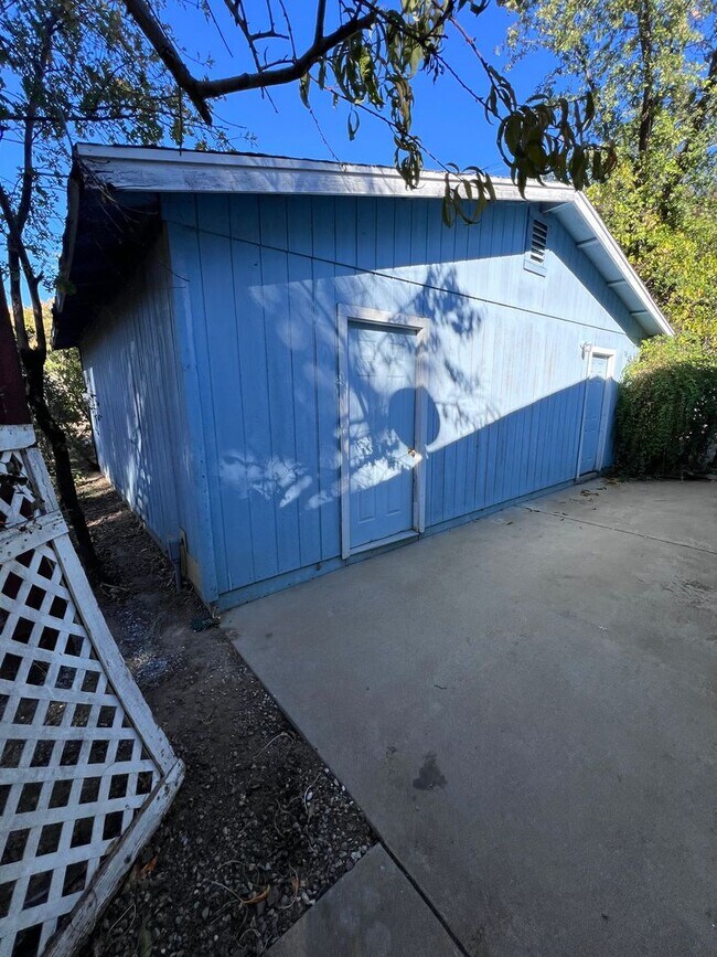 Building Photo - Country Setting 4-bedroom, 2-bathroom home!