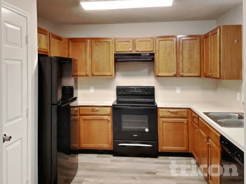 Building Photo - 423 Lazy Ln