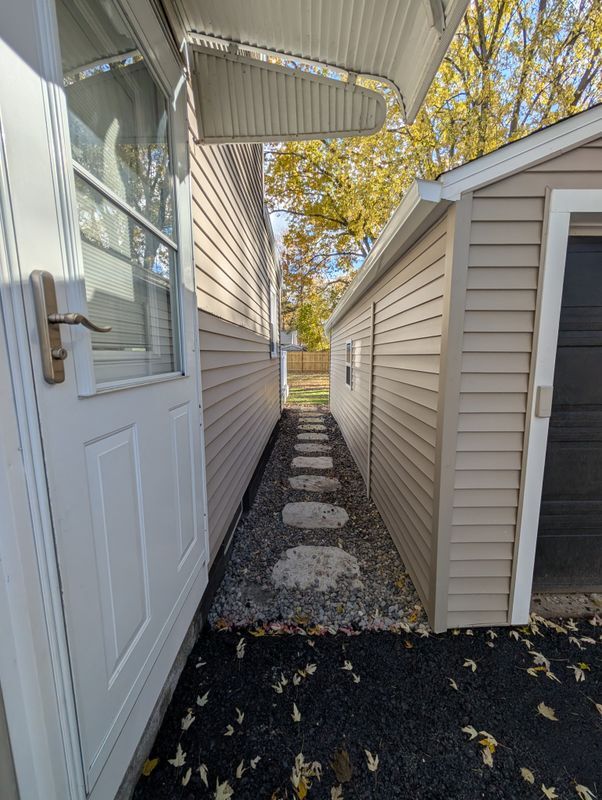 Building Photo - 125 Maple Manor Dr