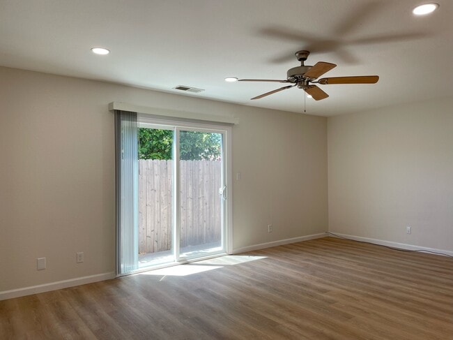 Building Photo - 1705 Darby Ln