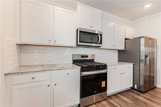 Building Photo - 545 King Vlg