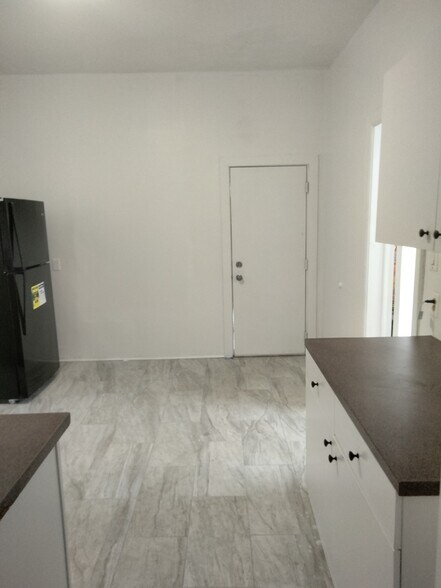 Building Photo - 4203 W Maypole Ave