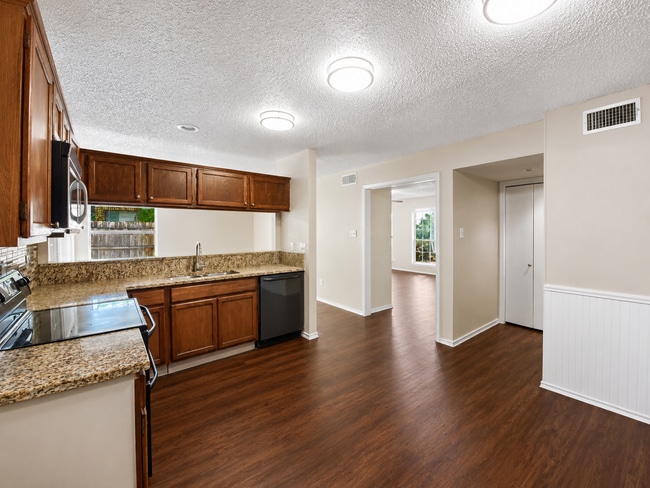 Building Photo - Spacious, Updated Townhome in Garland