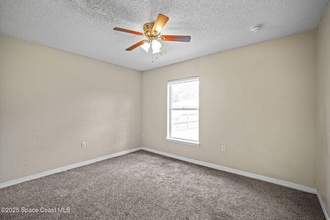 Building Photo - 411 Oceanside St