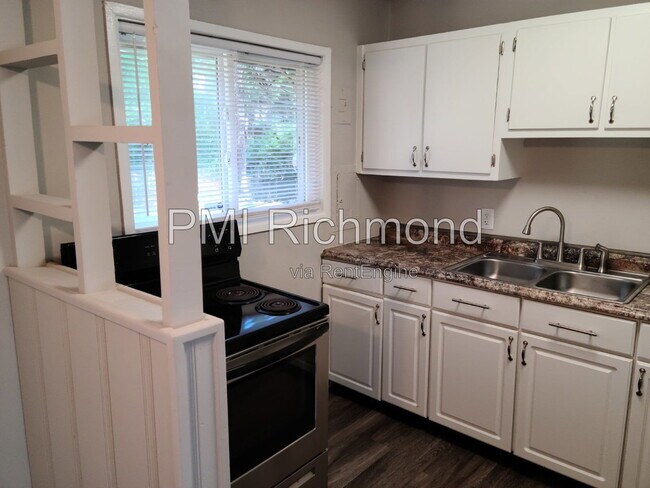 Building Photo - 9604 Stoneridge Ln
