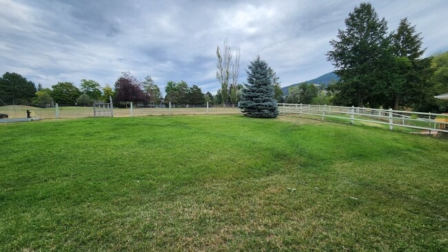 Building Photo - 816/818 Whitaker Dr