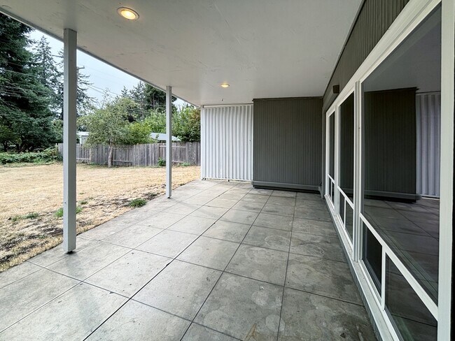 Building Photo - 138 Benjamin St