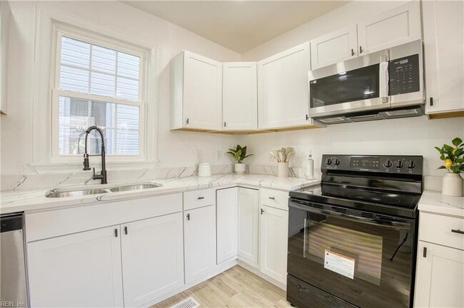 Building Photo - 910 Rugby St