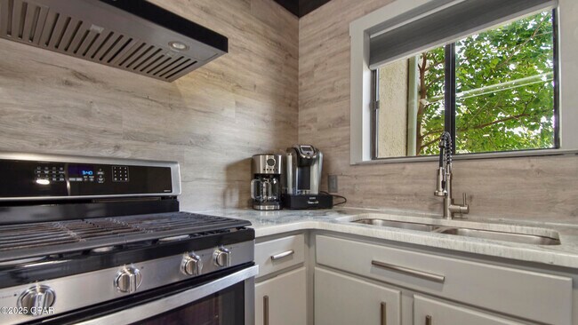 Building Photo - 131 Kimberly Dr