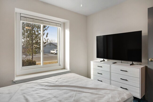 Building Photo - 7292 Newbrook Dr