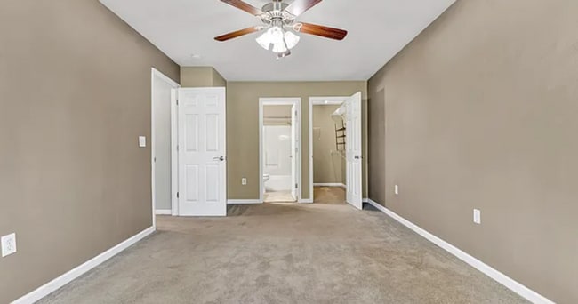 Building Photo - 4855 Golfview Dr NE