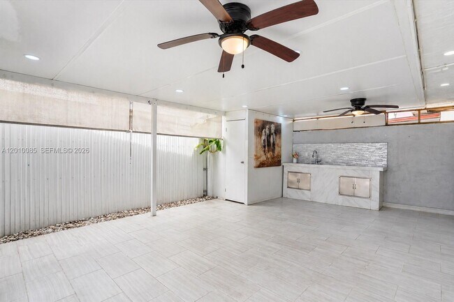 Building Photo - 11465 NW 88th Ct