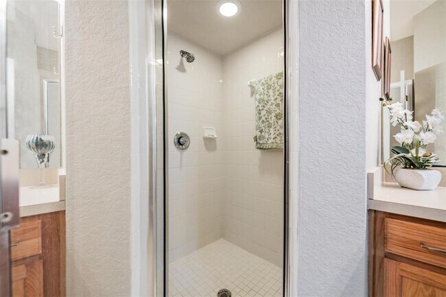 Building Photo - 1827 Hammocks Ave