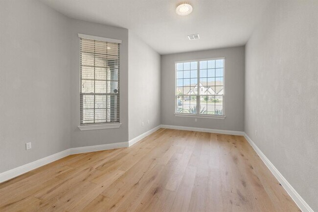 Building Photo - 10709 Lavon Bend