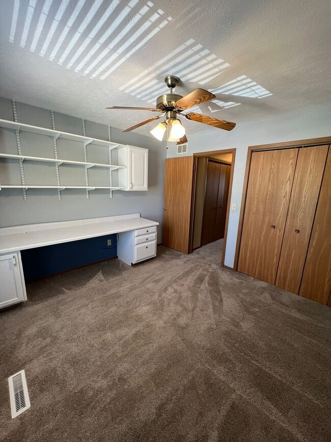 Building Photo - 2 Bedroom Townhome - Close to ISU Campus & Heartland