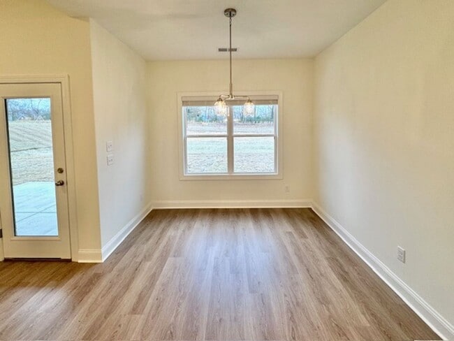 Building Photo - NewburyDr7464