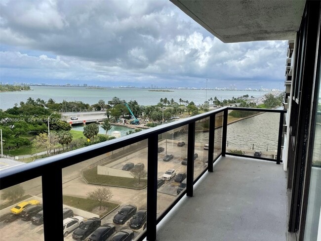 Building Photo - 600 NE 36th St