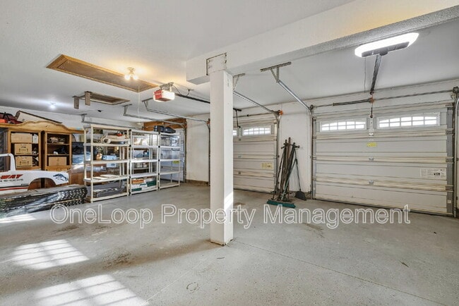 Building Photo - 493 Summerhill View