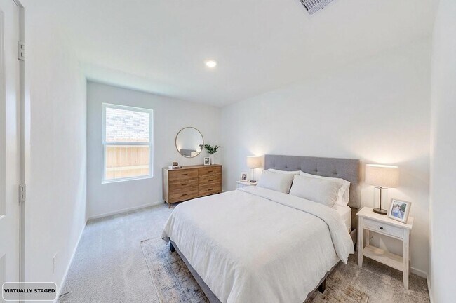 Building Photo - 3069 Fantasy Ter Dr