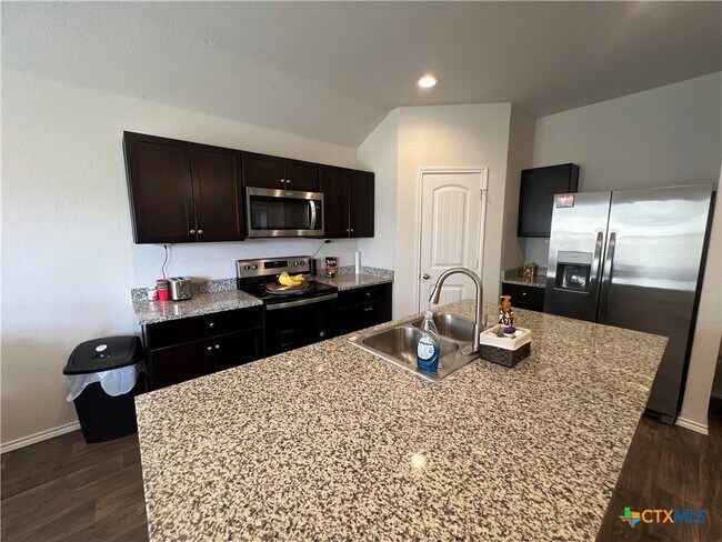 Building Photo - 809 Margay Lp