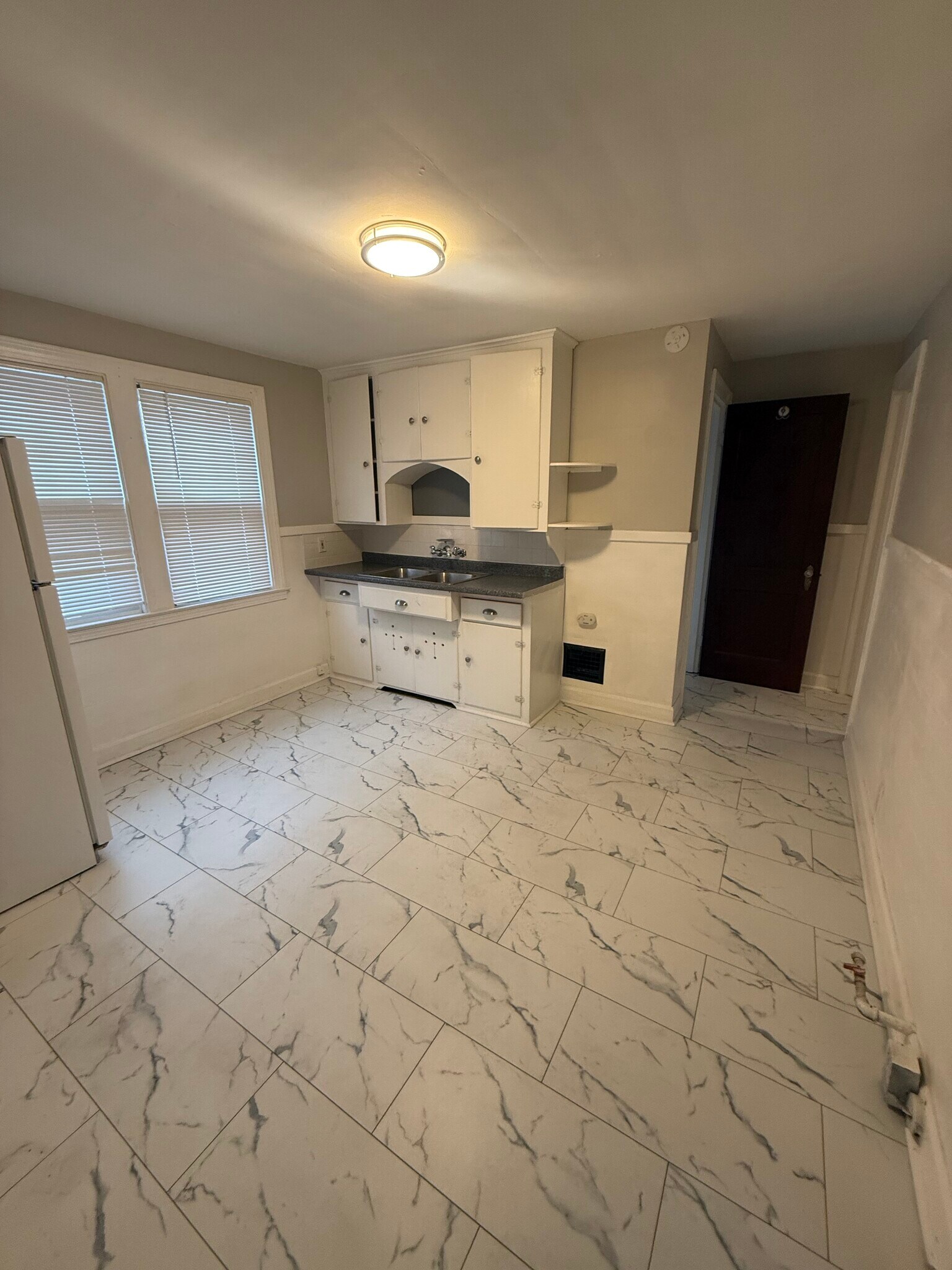 Building Photo - 34 Sunset St