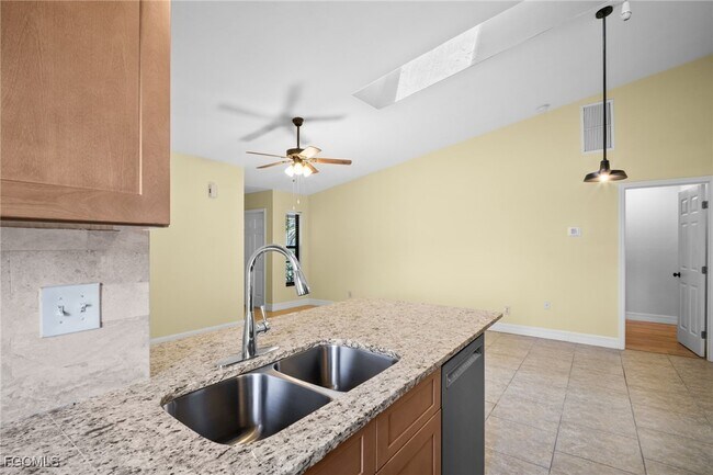 Building Photo - 1417 SW 51st Ln